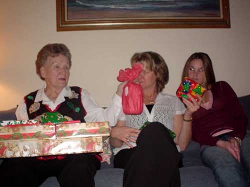 aunt elaine, grandma, lindsey