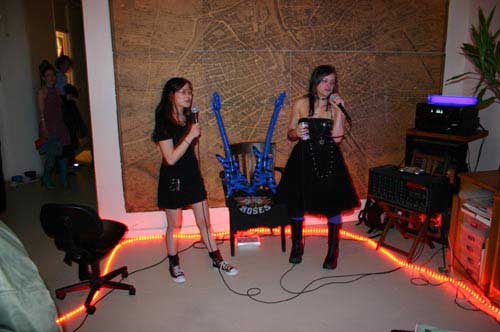laura, sarah