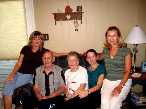 aunt elaine, aunt sue, grandma, grandpa, mom