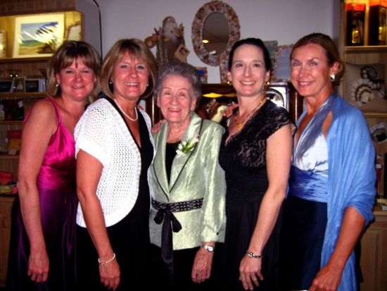 aunt barb, aunt elaine, aunt sue, grandma, mom