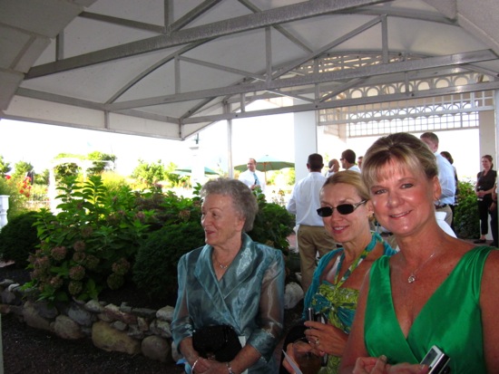 aunt sue, grandma, mom